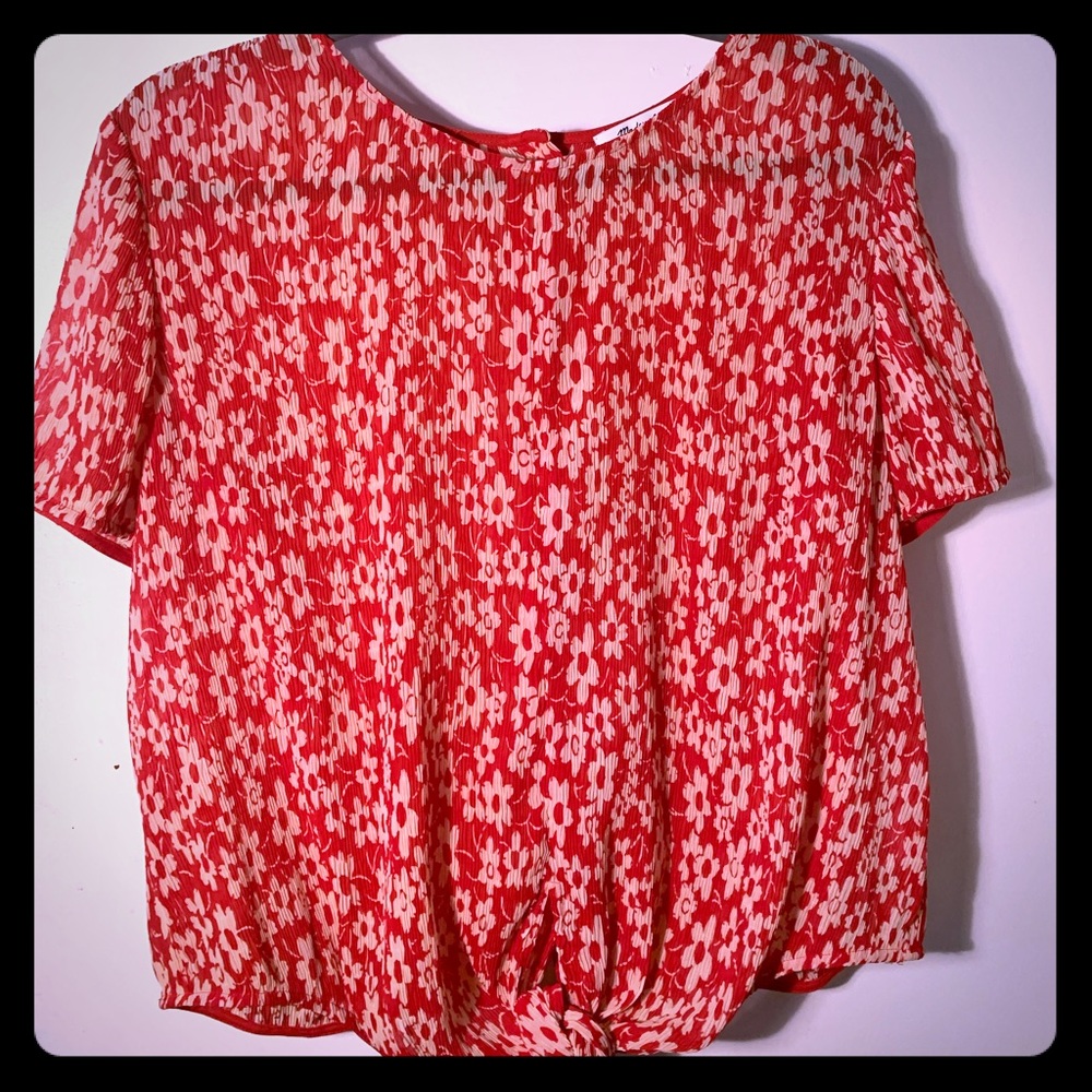 Crinkled Button-Back Tie Tee in Full Bloom